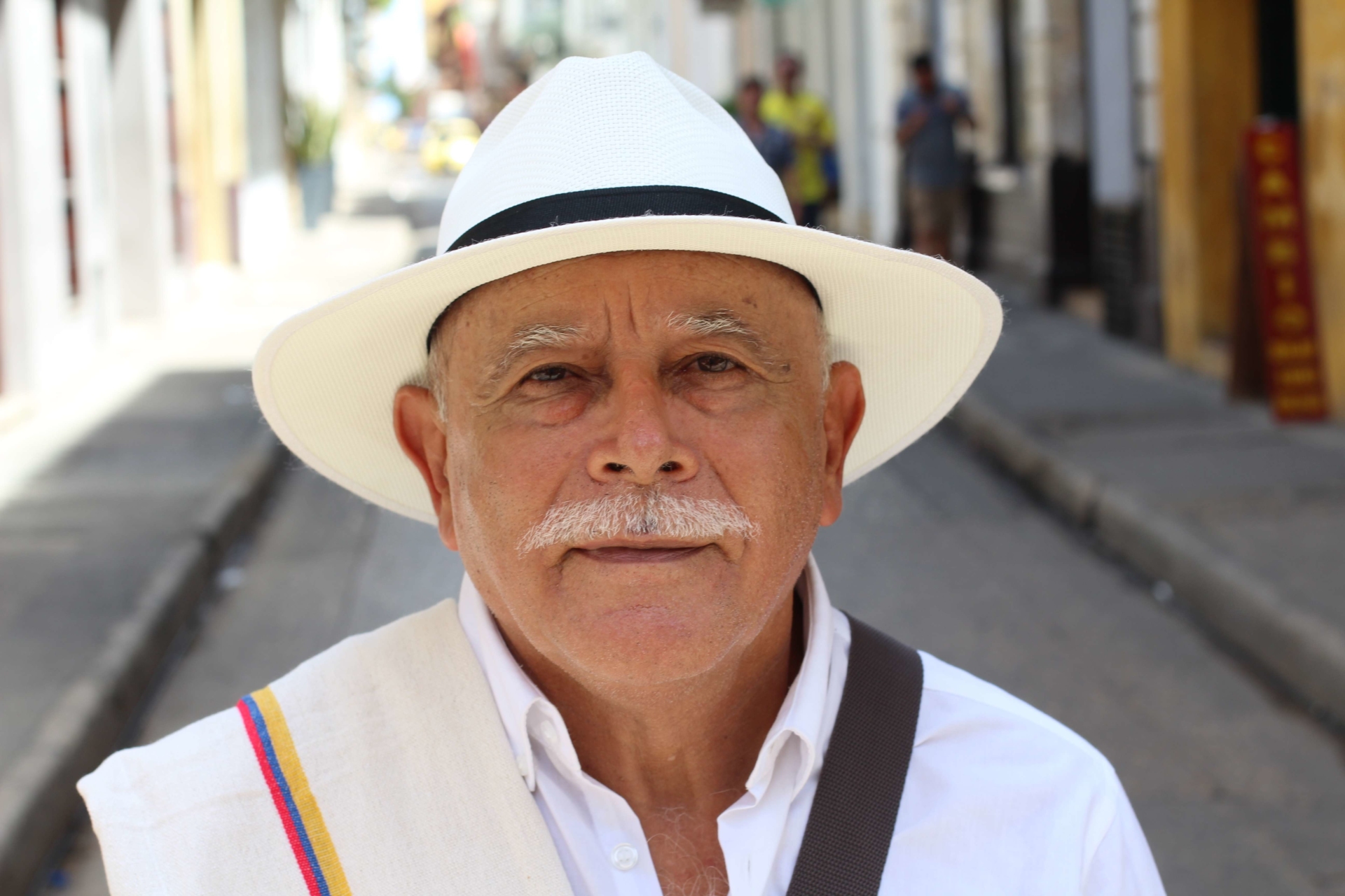 homme-tenue-traditionnelle-colombie
