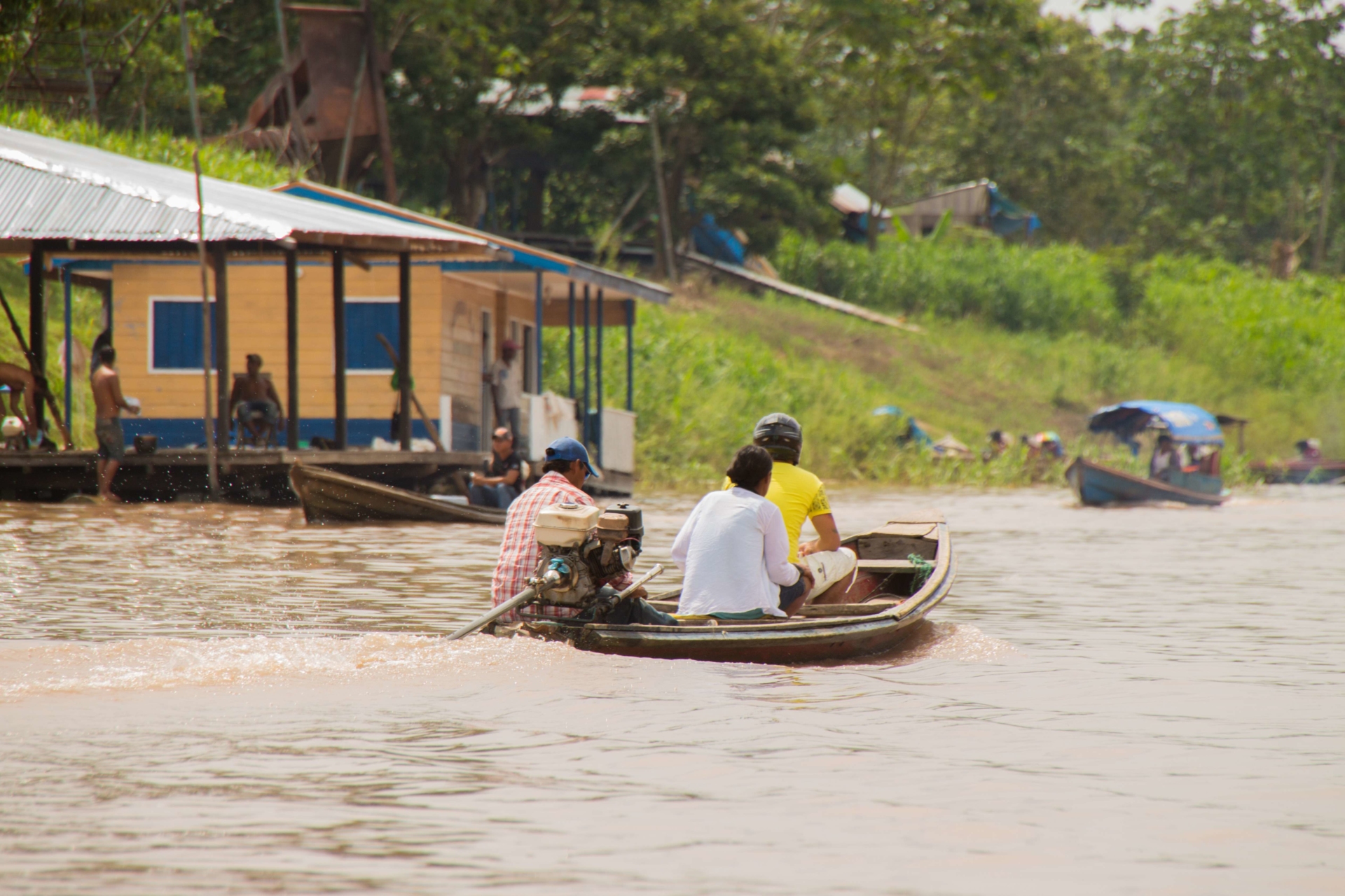 pirogue-population-leticia-Amazonie-Colombie