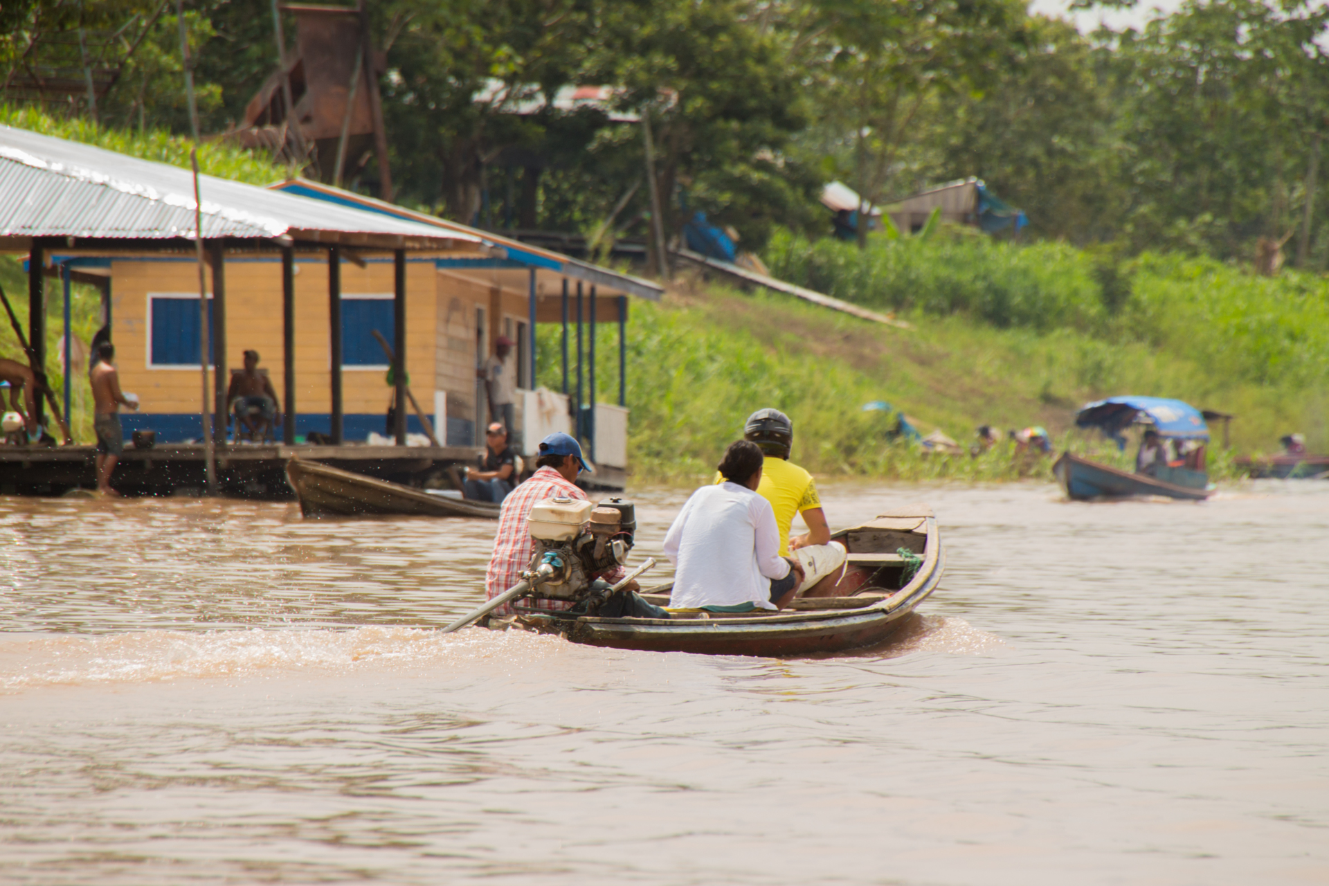 pirogue-population-leticia-Amazonie-Colombie