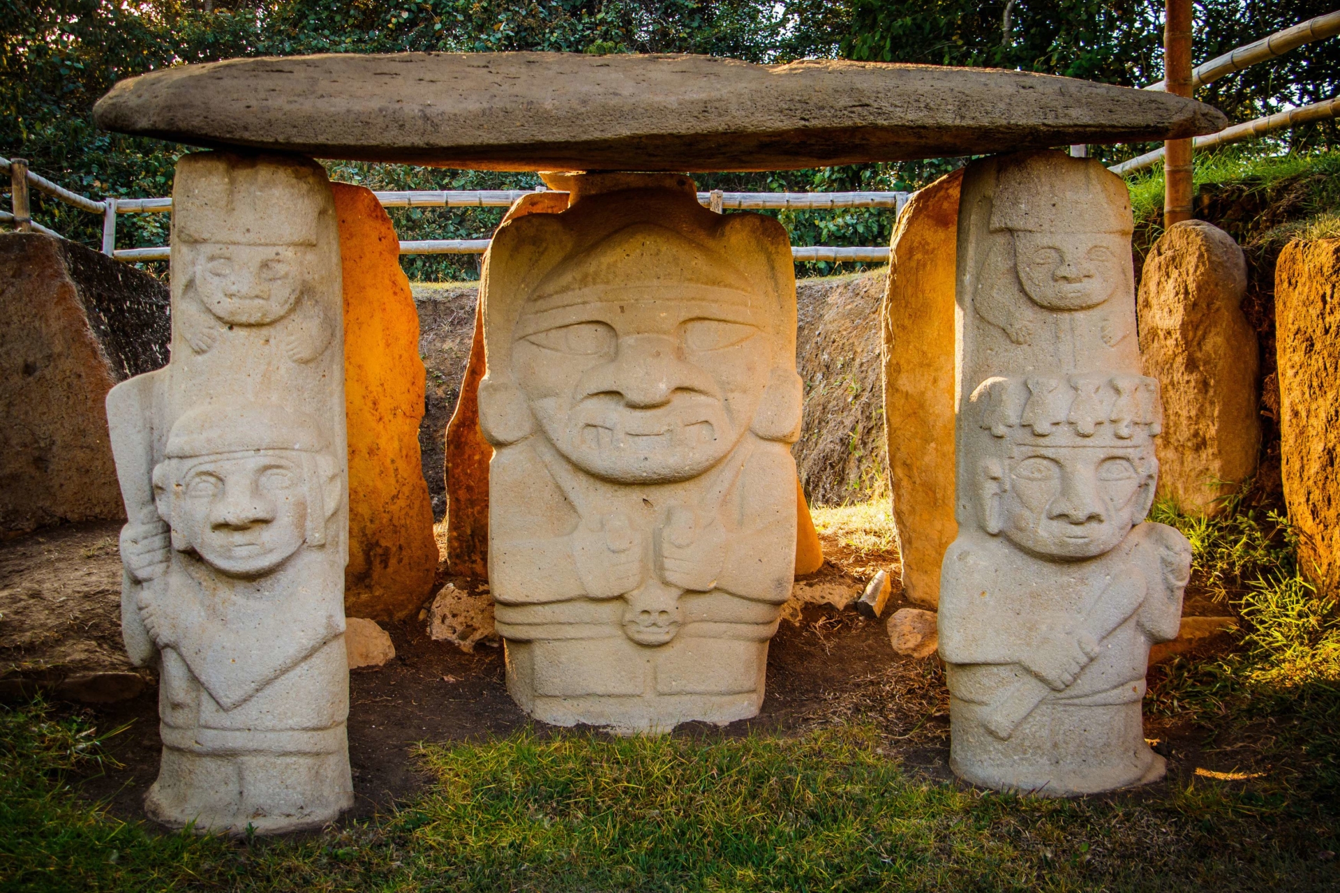 Statues-archéologie-San-Agustin-colombie