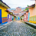 village-coloré-guatape-antioquia-colombie