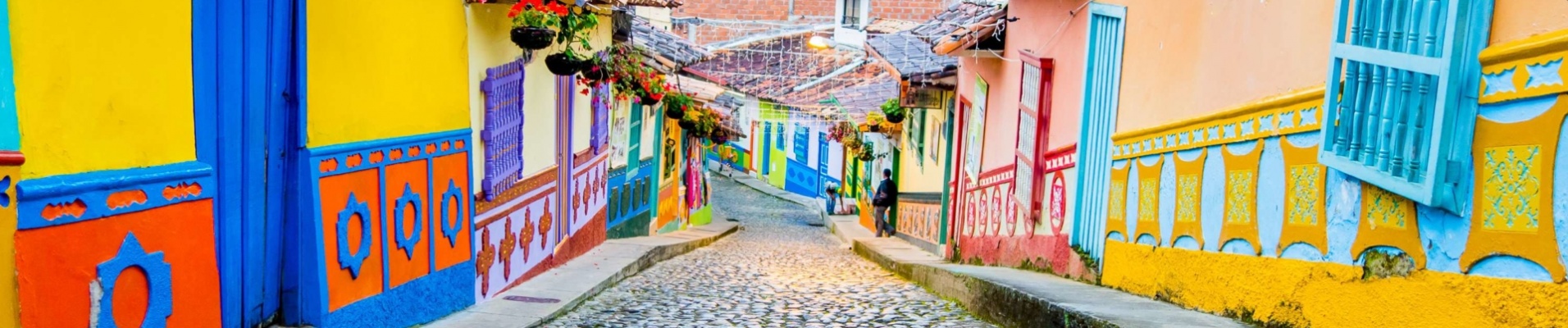 village-coloré-guatape-antioquia-colombie