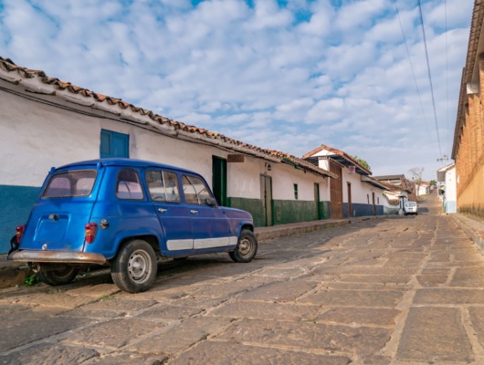 voiture-ruelle-barichara-santander-colombie